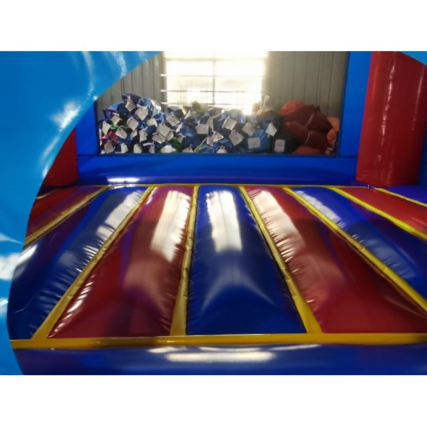 Lille lukket hoppeborg 2, med udskiftelig banner 4 m x 4 m