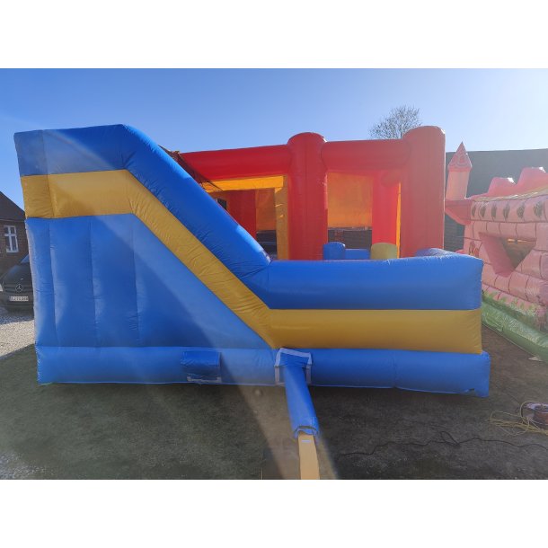 Hoppeborg med rutsjebane 6 m x 5 m, hjde 4,5 m